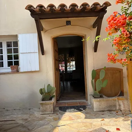 Maison De Pecheur Sur L Eau Avec Bateau En Option Сasa de vacaciones Grimaud